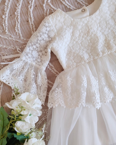 elegancka niemowlęca sukienka na chrzest