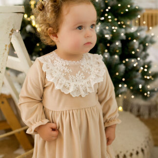 Welurowa świąteczna sukienka ciepły beż